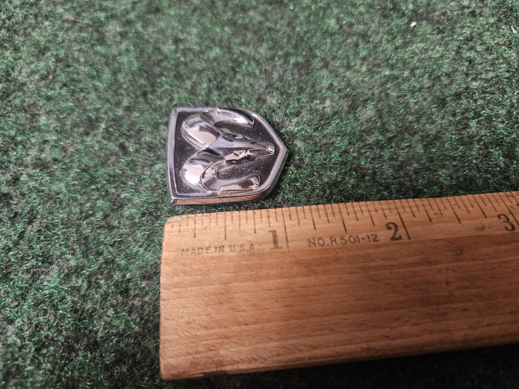 DODGE STEERING WHEEL EMBLEM RAM 1500 2500 CHARGER DURANGO CARAVAN OEM 3M5