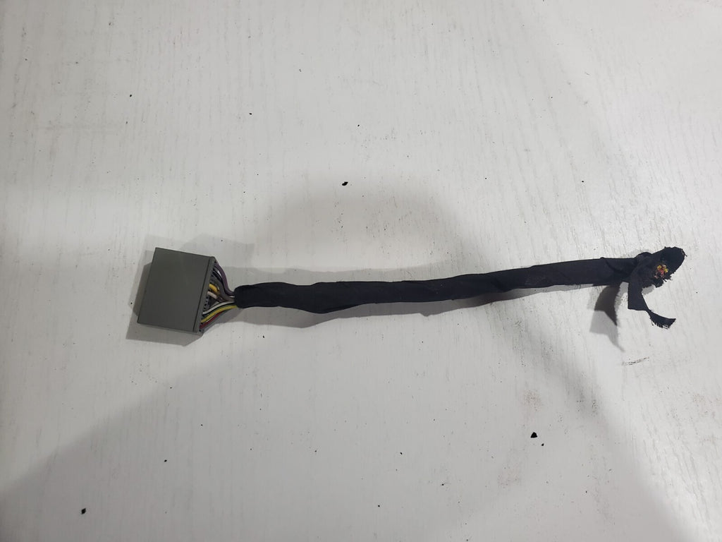 15-18 Escalade Yukon Overhead Rear DVD Player Display Wire Pigtail Harness 6L2