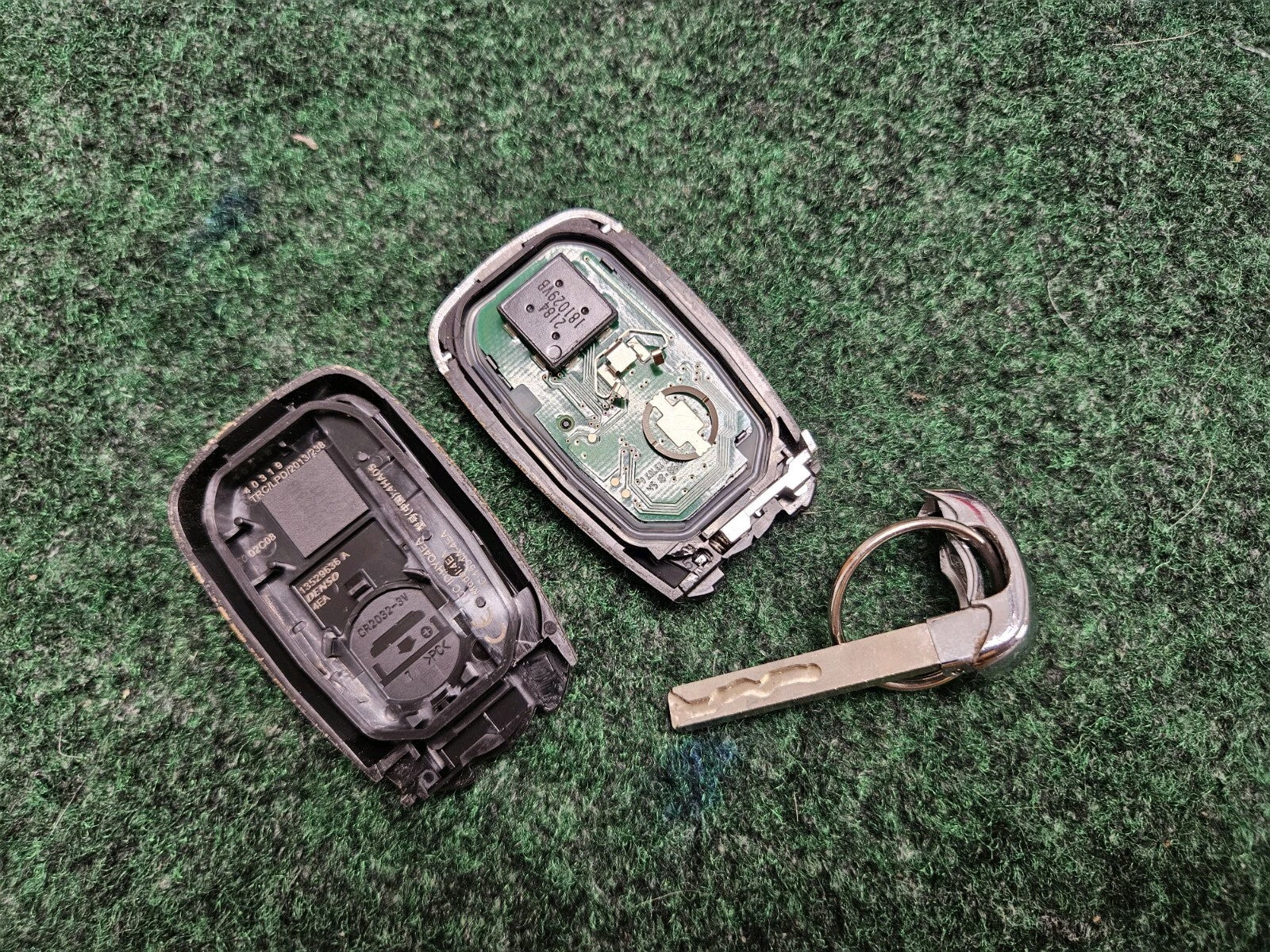 OEM Chevrolet Malibu Cruz Camaro Smart Key Fob with 5 Buttons Used Key Cut 7S5
