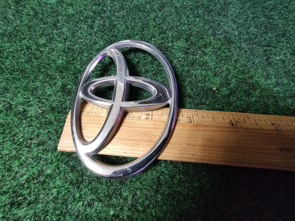 1997- 2001 Toyota Camry Rear Trunk Lid Emblem Logo 75441-33040 OEM 2M4