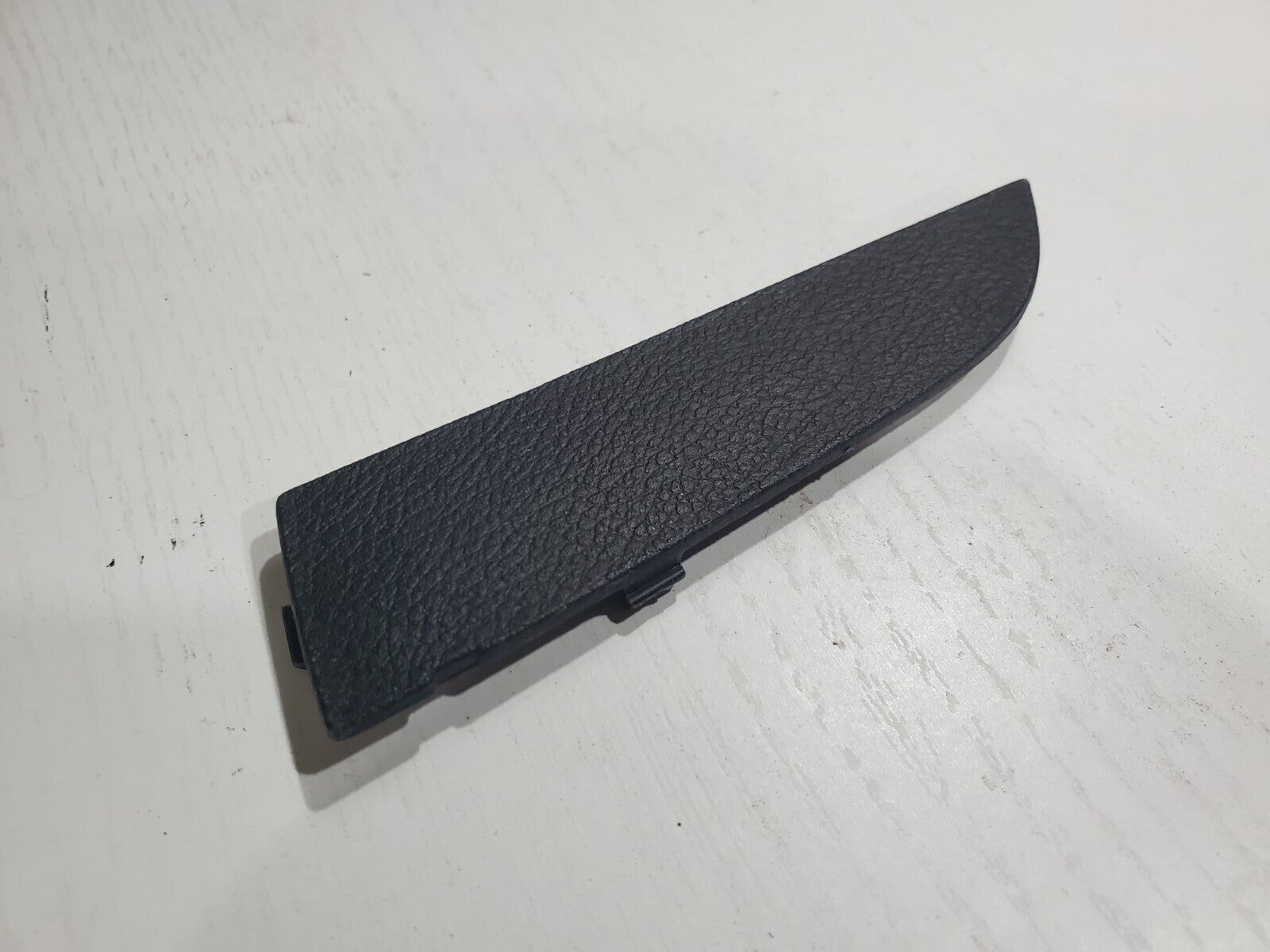 2012 2013 CHRYSLER 300C RIGHT REAR ARM REST PLUG COVER TRIM 6L3