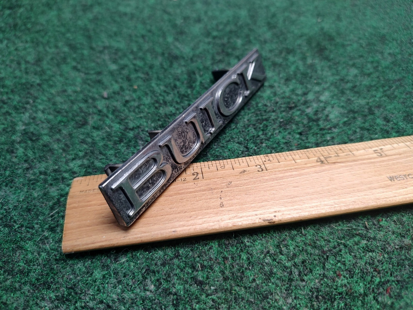 GM 10242357 Name Plate Emblem BUICK Front Grill Name Plate Nameplate 3S3