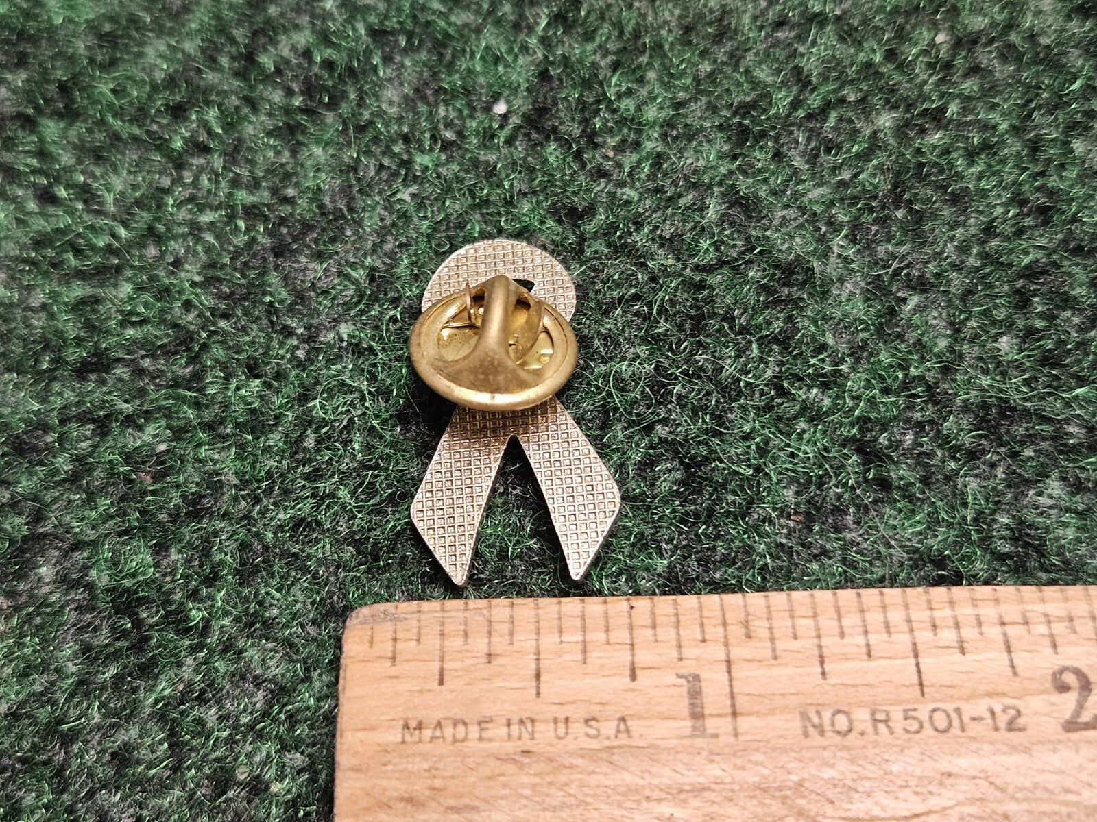 BEAUTIFUL VINTAGE CLOISONNE PINK BREAST CANCER RIBBON LOGO PIN BADGE