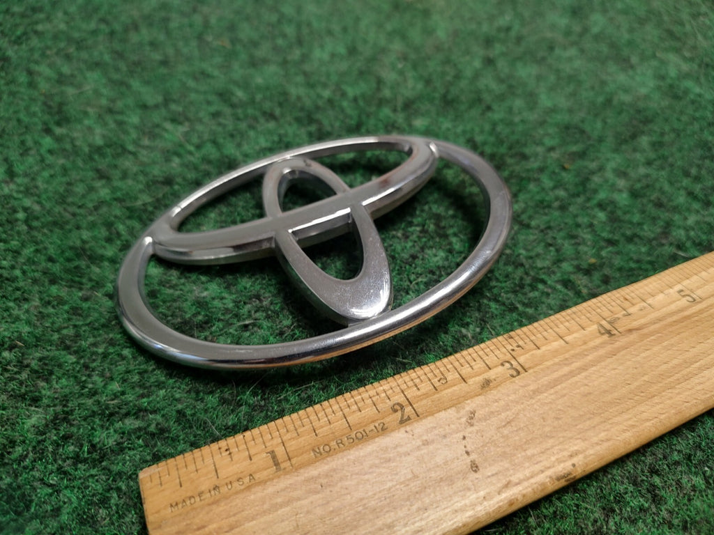 Toyota Camry 1997-2001 Rear Trunk Logo Emblem Genuine OEM   75441-AA040 3S6