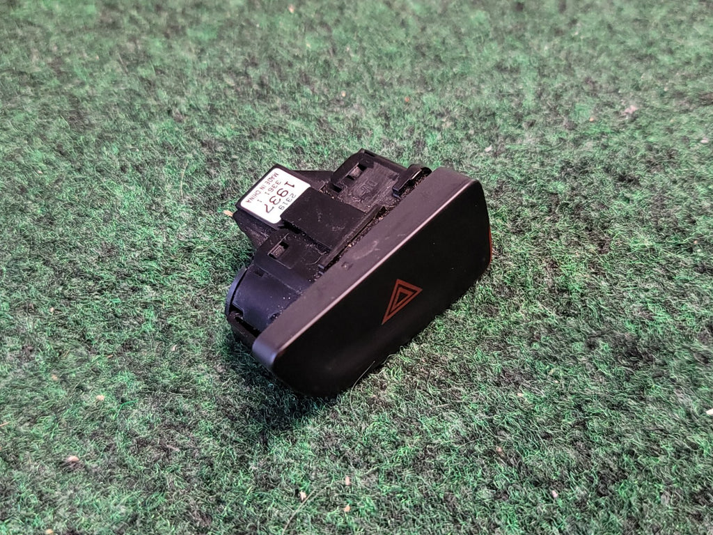 2013 2014 2015 Chevrolet Malibu Black Hazard Warning Switch 23191937 OEM 7L1