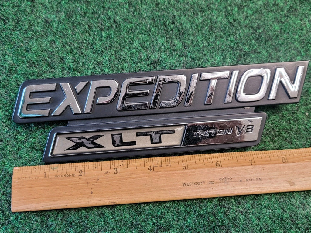 1998 - 2002 Ford Expedition XLT Triton V8 Emblem Eddie Bauer XL14-16B114-AA 1M6