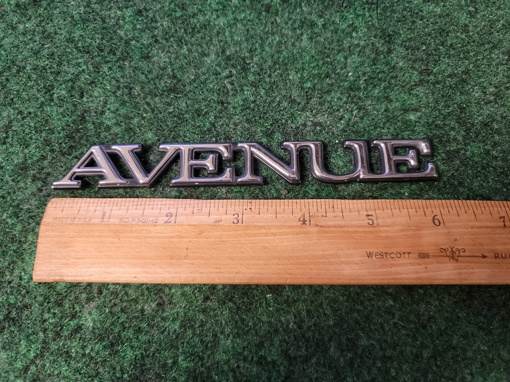 BUICK PARK AVENUE SIDE EMBLEM LOGO BADGE SYMBOL NAME PLATE BADGE USED 2S9