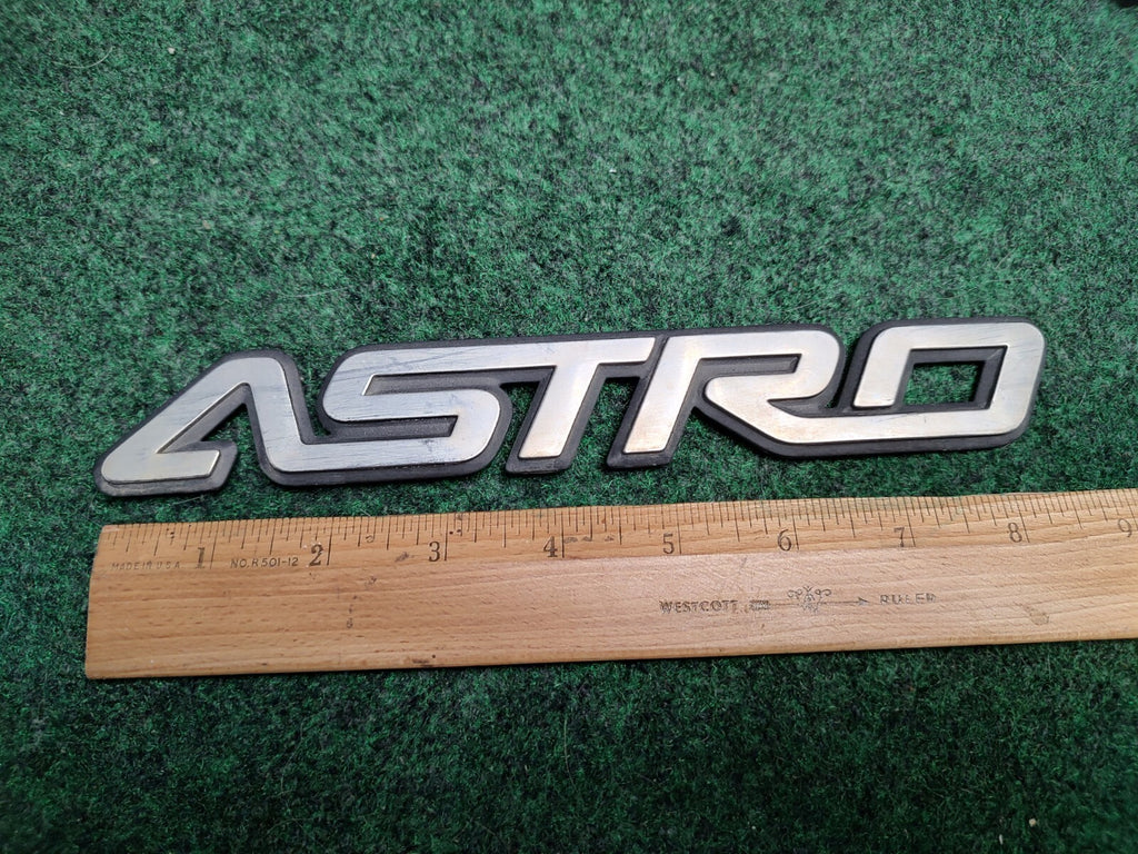 1996-2005 CHEVROLET Astro Van Rear Emblem Badge Logo Nameplate 15724741 OEM 1S2