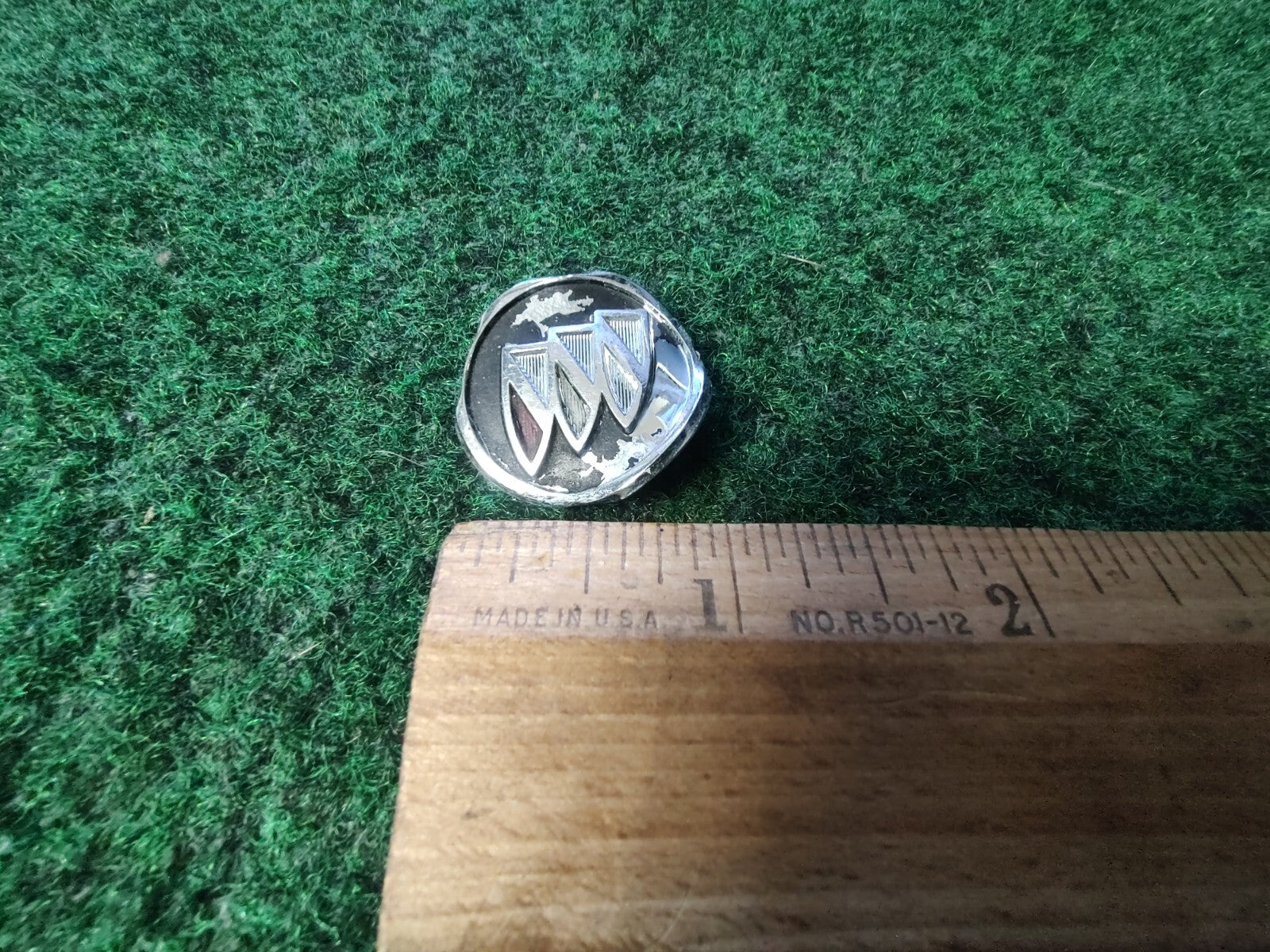 Buick OEM Steering Wheel Horn Pad Emblem Badge Logo Nameplate Name Damaged 8L2