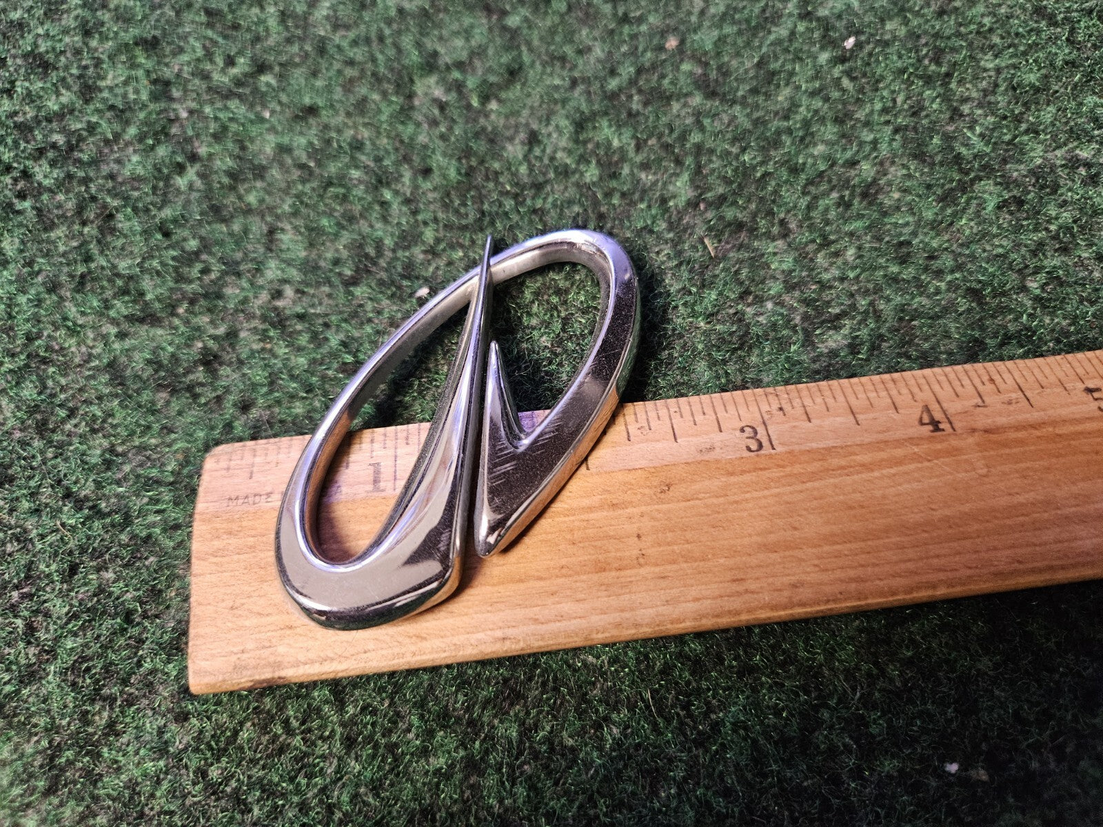 Vintage OLDSMOBILE Chrome EMBLEM SYMBOL BADGE OEM Nameplate Logo 2.75" 5L9