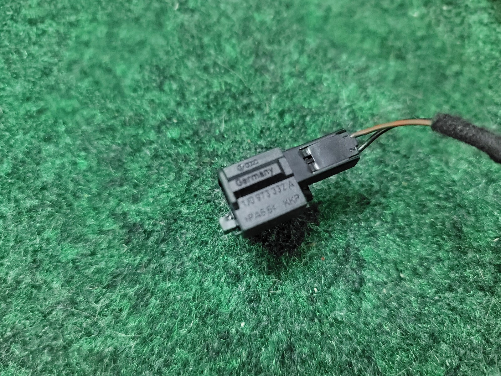 VW Audi Porsche Wiring Harness Plug Connector 2 Wire Pigtail OEM #1J0973332A 3L5