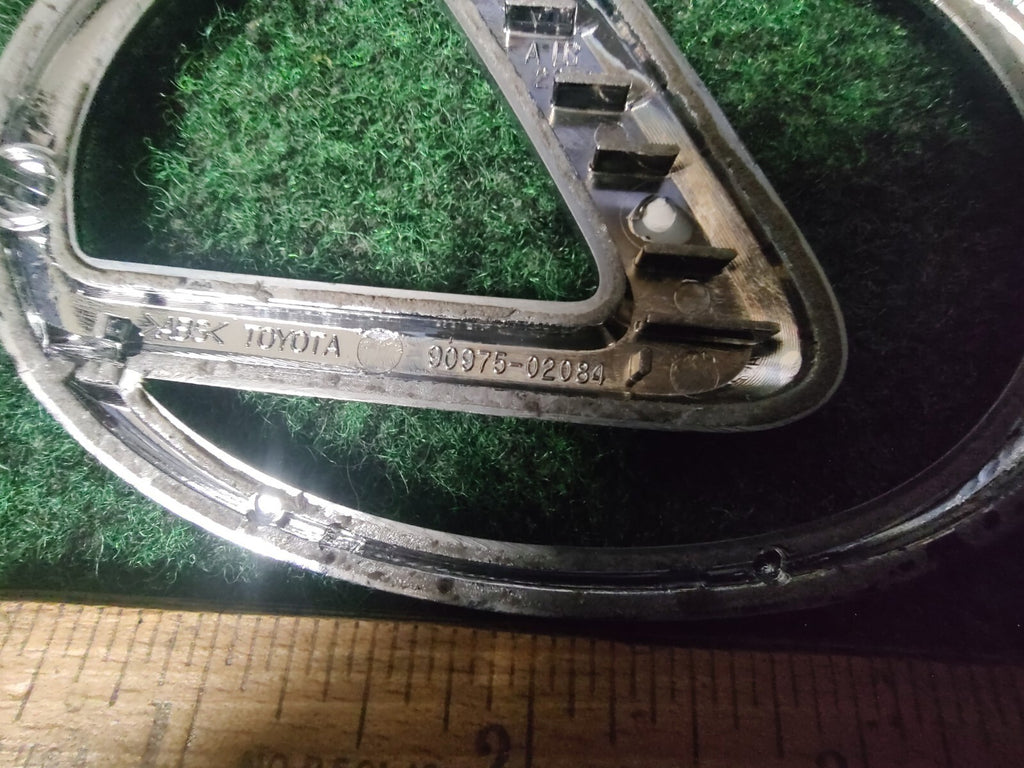 2007-2012 LS460 REAR DECK TRUNK LID EMBLEM BADGE (90975-02084) OEM 9L3
