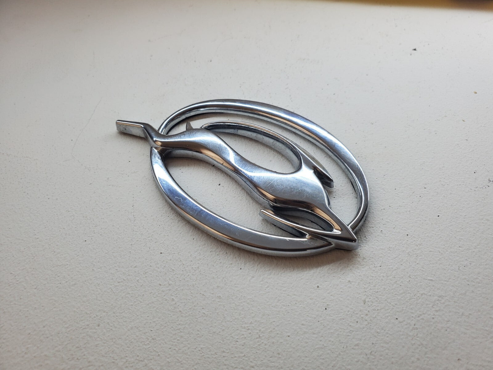 2000 - 2009 Chevy Impala RH Rear Quarter Panel Emblem OEM GM Part 10424490 5L1