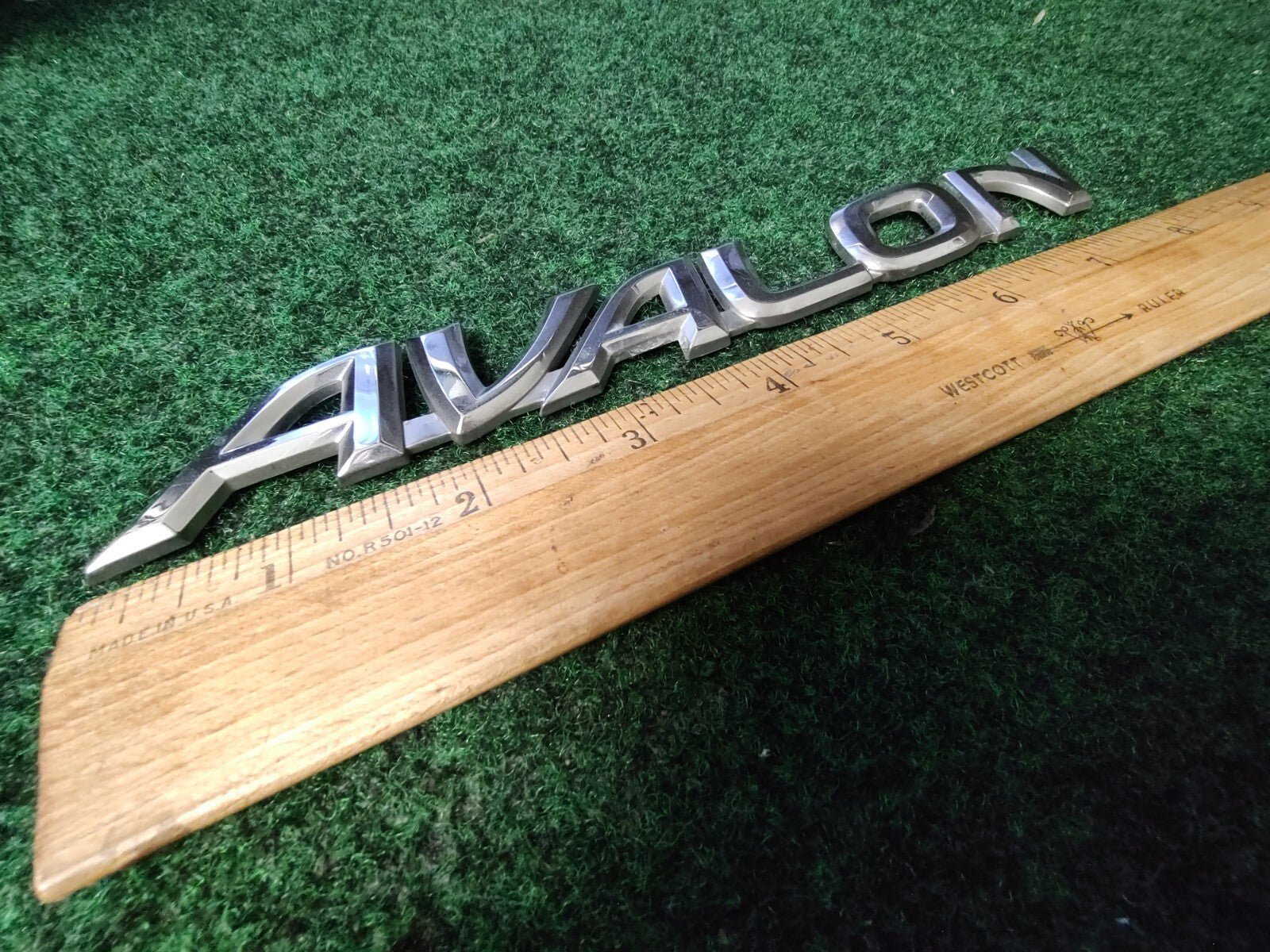 1995 - 1999 TOYOTA "AVALON" REAR TRUNK DECK EMBLEM NAME 75442-AC010 4S4