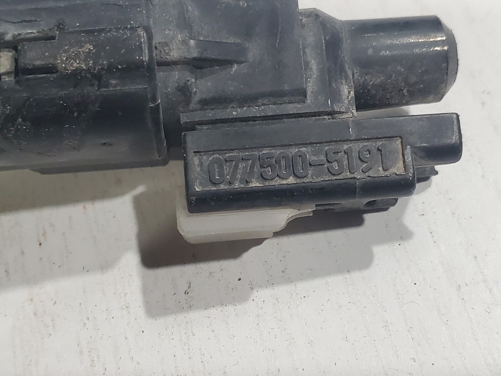2004-2010 Toyota Sienna Air Temperature Sensor 077500-5191 OEM 6L2