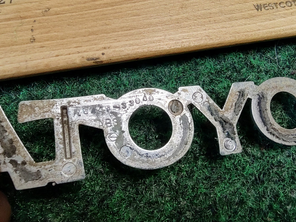 97-01 Toyota Camry Script Trunk Rear EMBLEM Badge OEM Nameplate 98 99 00 3S9