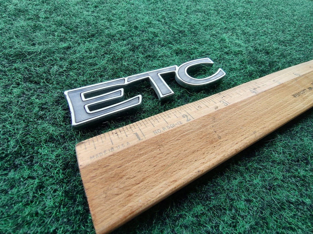 CADILLAC ELDORADO SEVILLE DEVILLE ETC REAR EMBLEM LOGO BADGE SYMBOL USED 5S2