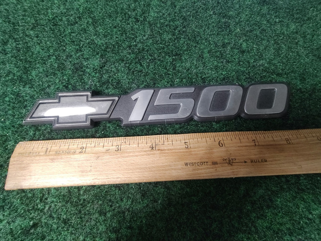 00 01 02 03 04 05 06 CHEVROLET SILVERADO 1500 SIDE EMBLEM BADGE 15707431 8L3