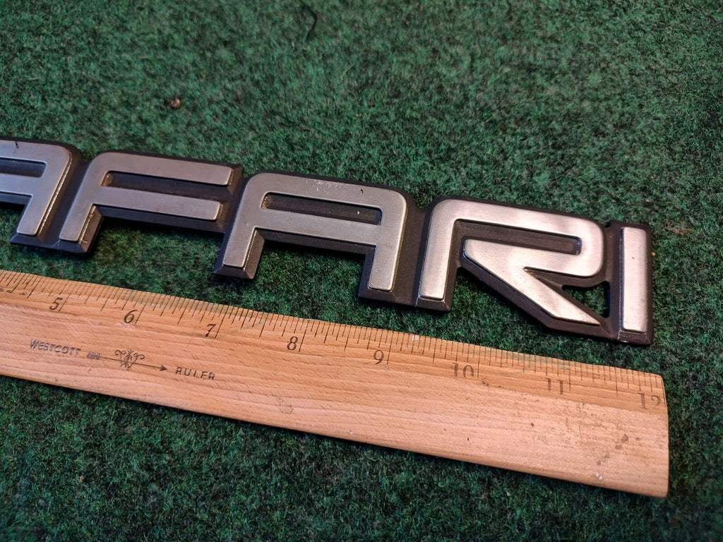1995-2005 GMC Safari Rear Door Emblem Badge Logo Nameplate Name 15690681 10L3