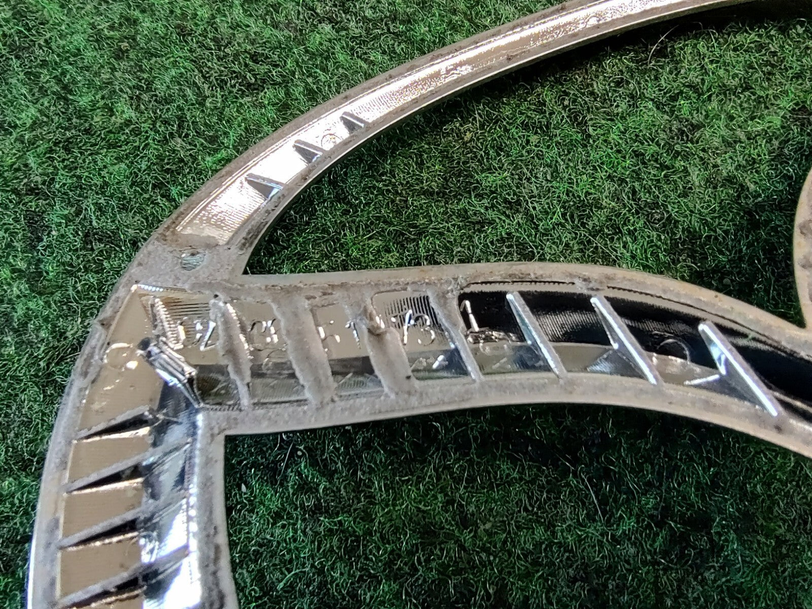 06 07 08 09 10 MAZDA 5 REAR GATE CENTER EMBLEM LOGO BADGE SIGN 2M9