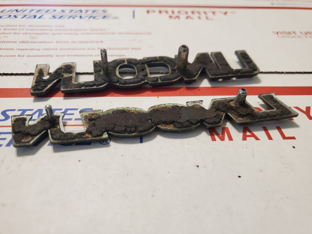 (2) Lincoln OEM Chrome Black Emblem Badge Logo Name 4L6