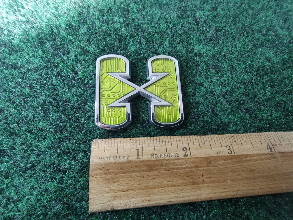 OEM Quarter Panel Emblem Right or Left Hybrid Escalade Tahoe Yukon 25940049 6S8