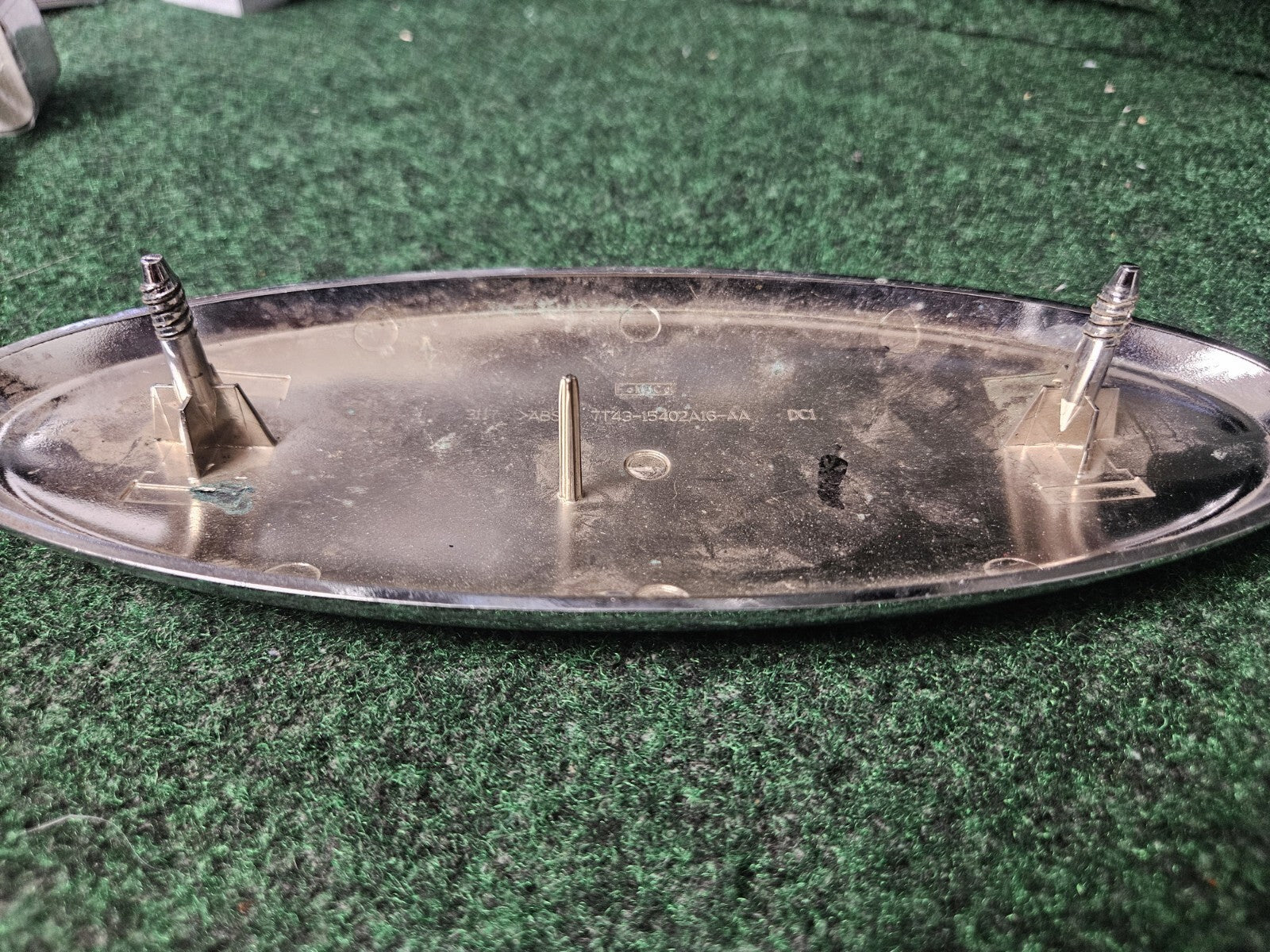 Ford Taurus Front Grille Emblem 9" Oval Badge OEM 7T43-15402A16-AA 4M4