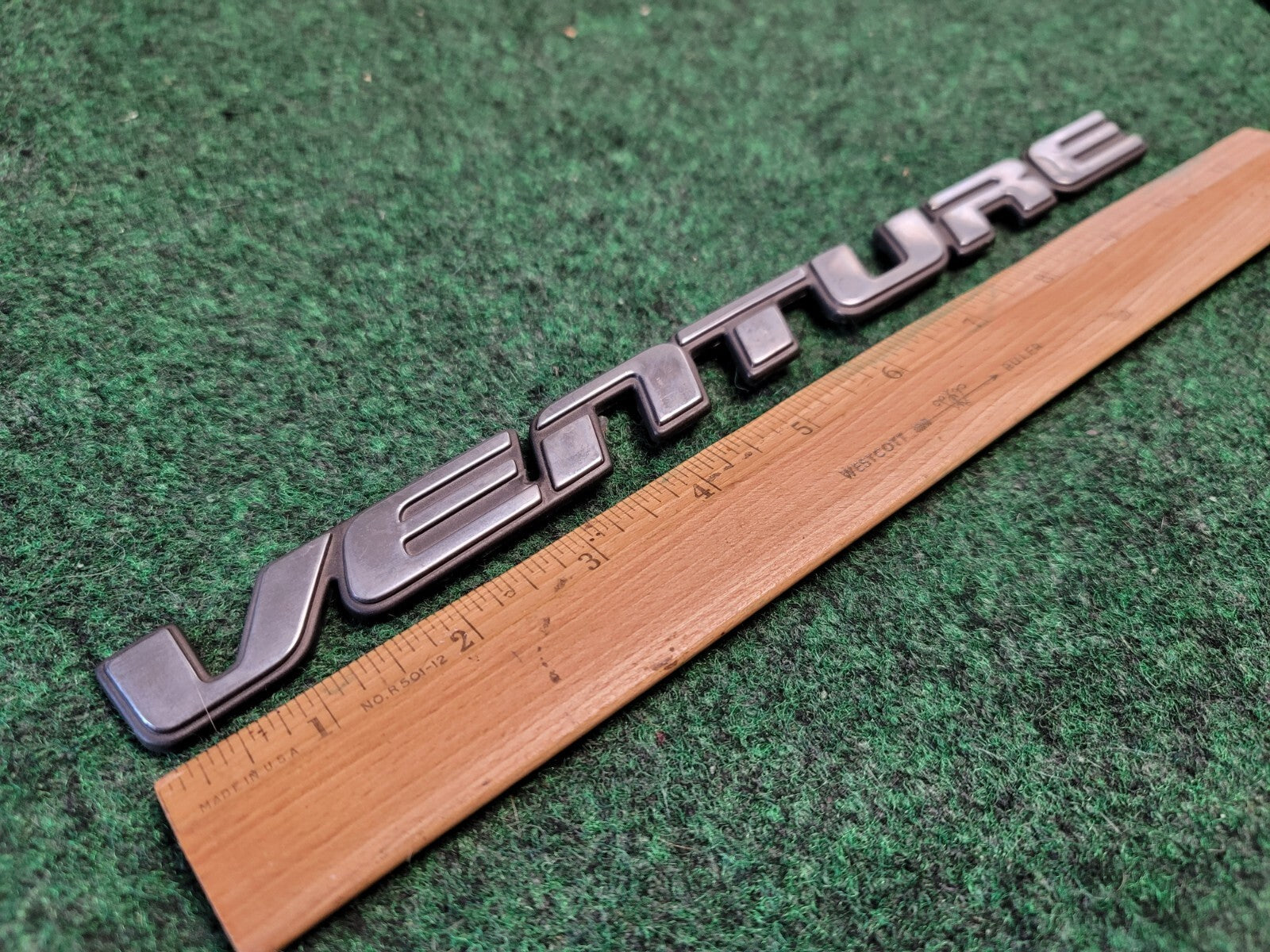 1997-2005 CHEVROLET VENTURE REAR EMBLEM BADGE LOGO CHROME OEM 7L1