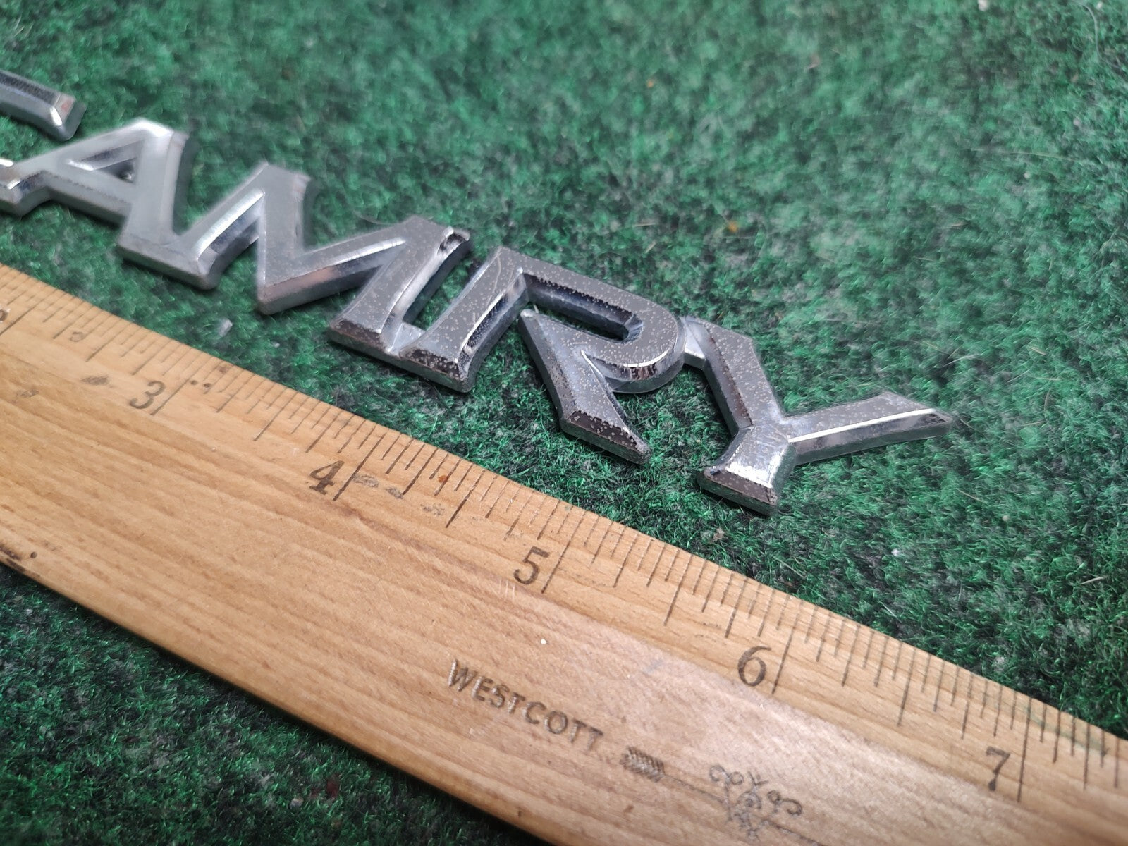 1997-2001 TOYOTA CAMRY TRUNK LID EMBLEM NAMEBADGE Badge OEM 75442-33050 1L4