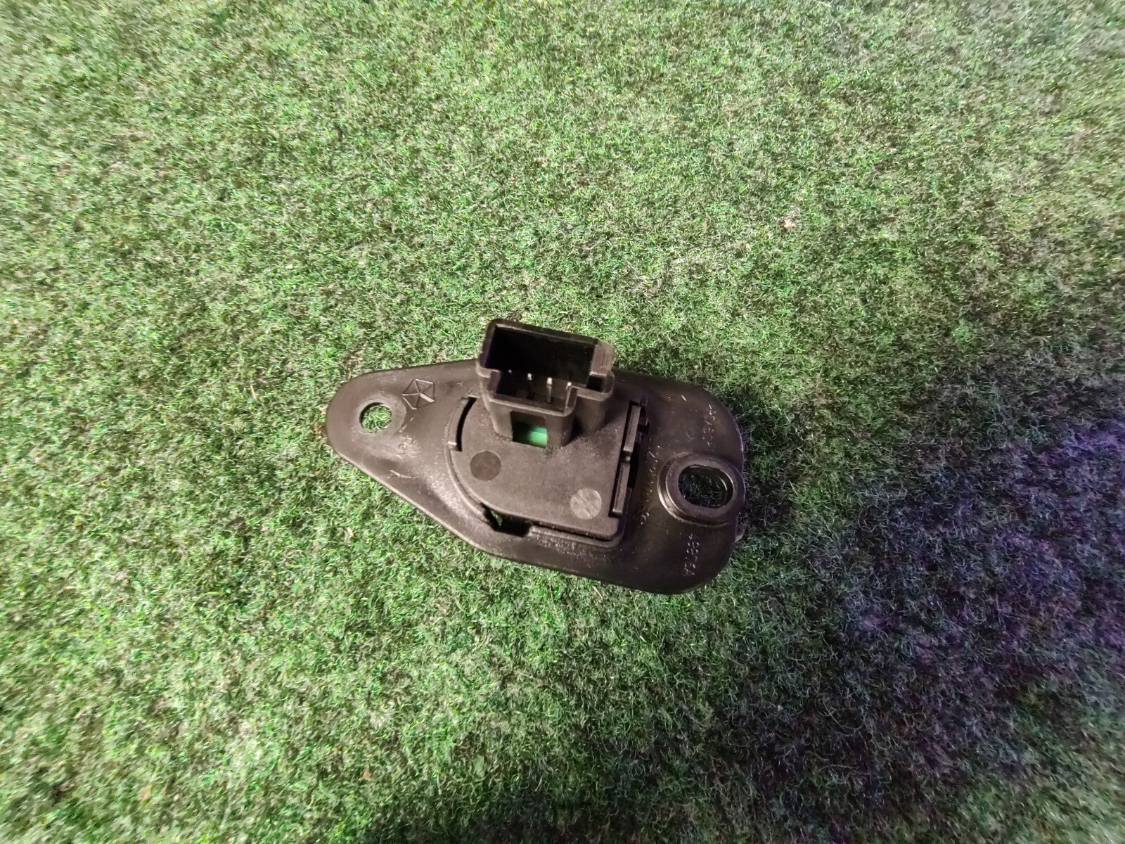 2011-2014 DODGE CHRYSLER REAR TRUNK LID RELEASE SWITCH BUTTON 56046228AC 6S2