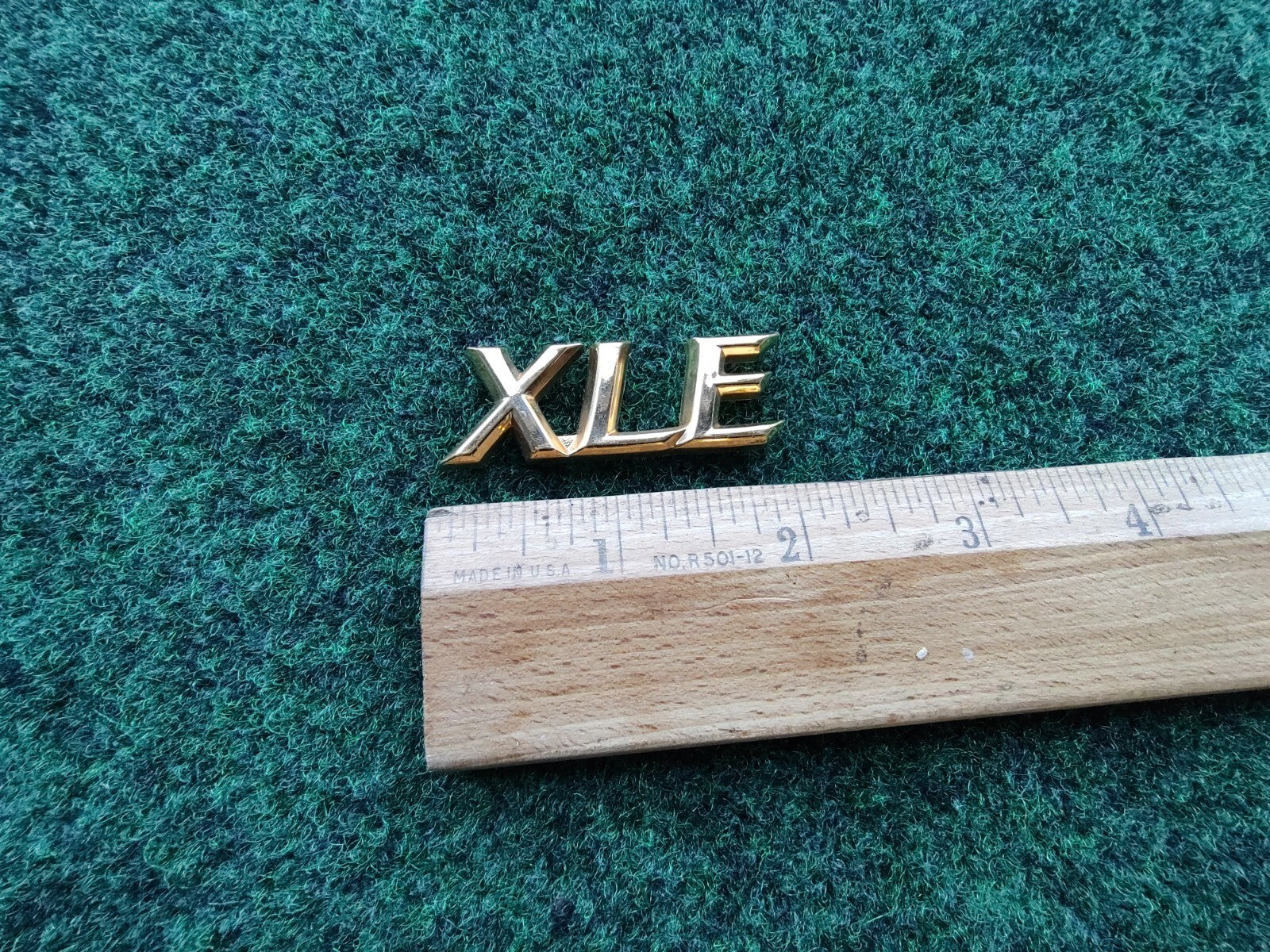 TOYOTA CAMRY XLE REAR GOLD EMBLEM LOGO BADGE SYMBOL NAME PLATE OEM  5S4