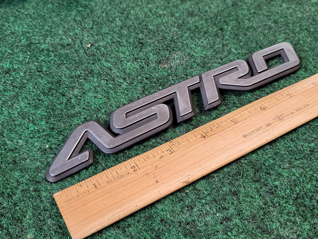 1996-2005 CHEVROLET Astro Van Rear Emblem Badge Logo Nameplate 15724741 OEM 1M3