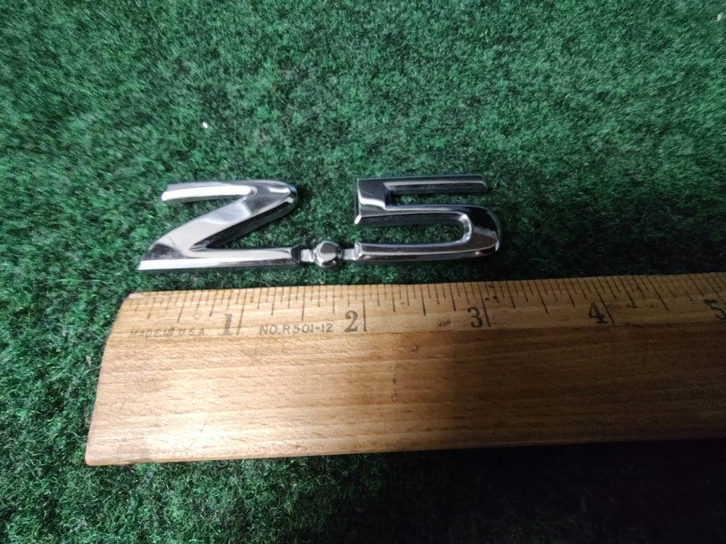 NISSAN 2.5 REAR CHROME EMBLEM LOGO SYMBOL BADGE OEM 5S4