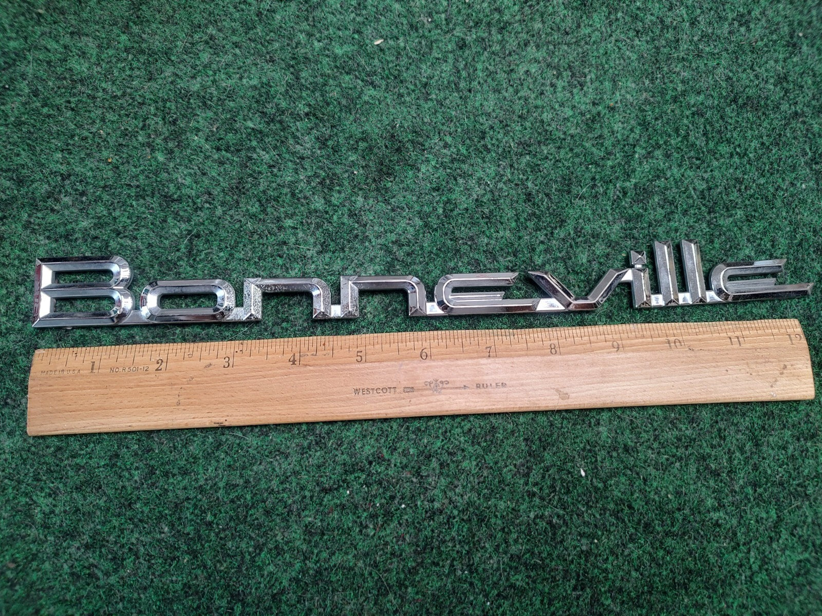 00 01 02 03 04 PONTIAC BONNEVILLE REAR LID EMBLEM LOGO BADGE SYMBOL OEM USED 3S5