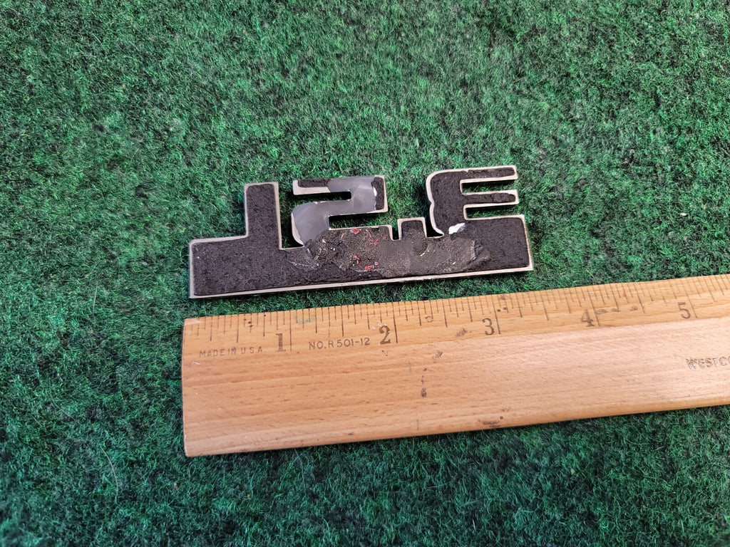 2006-2010 Dodge Charger Magnum 3.5L HIGH OUTPUT Nameplate Emblem 04806330AA 1M9