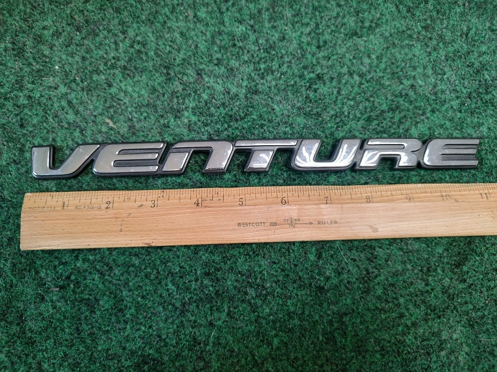 1997-2005 CHEVROLET VENTURE REAR EMBLEM BADGE LOGO CHROME OEM 2S6