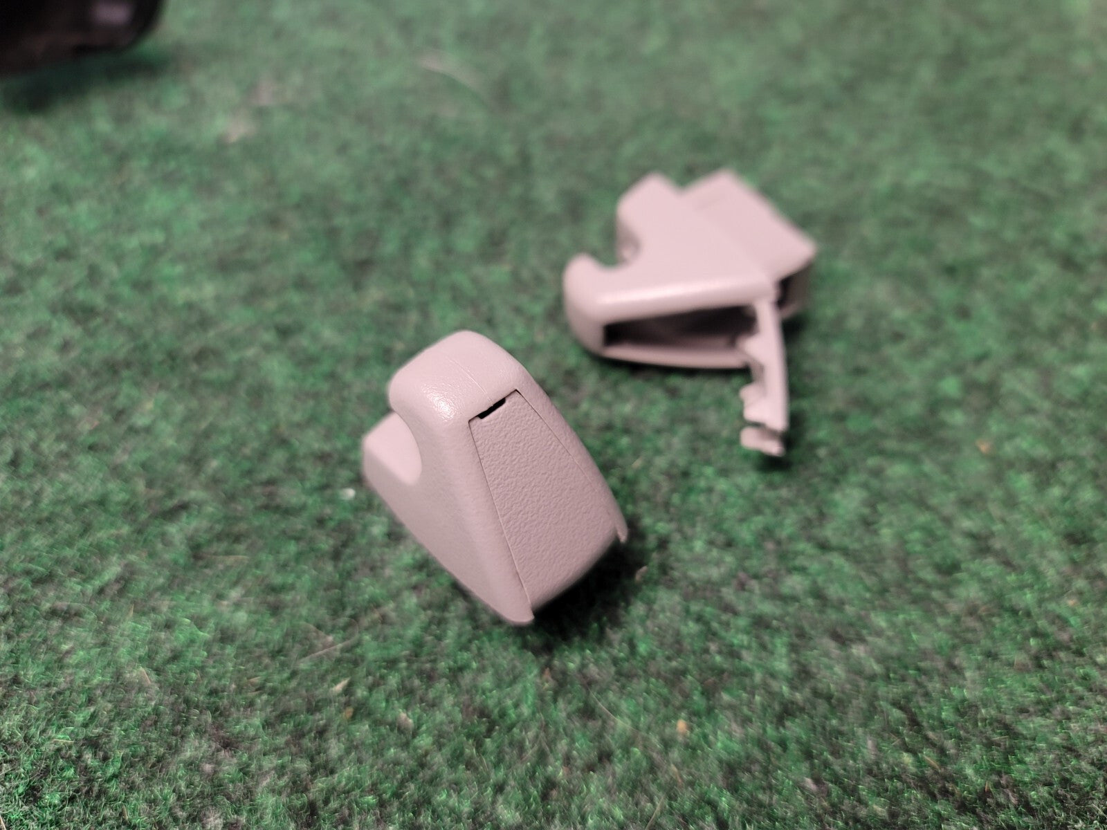 Set Of 2 GM Interior Roof Sunvisor Support Clip Hanger Light Grey OEM 15824912