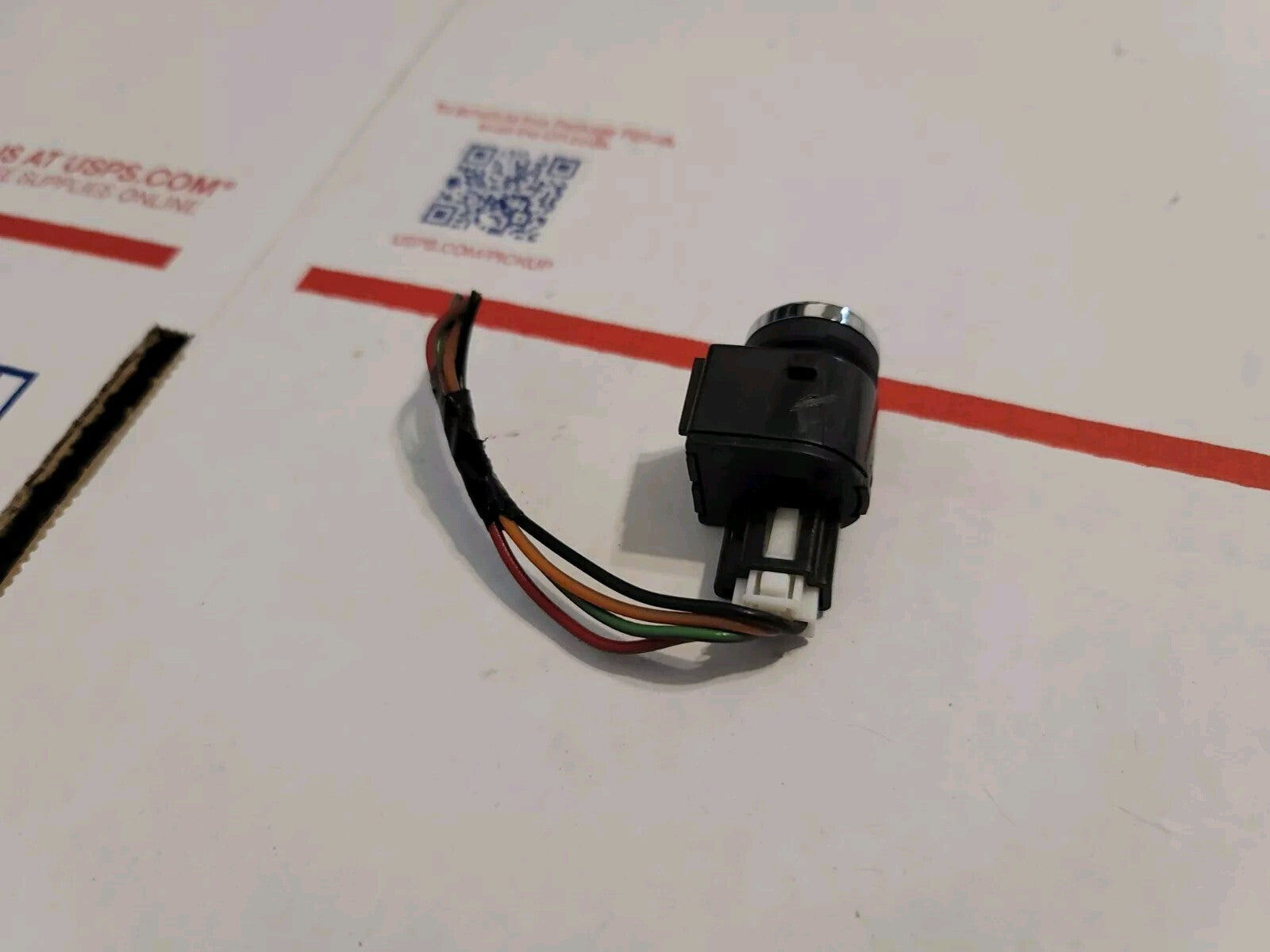 2014 - 2020 JEEP GRAND CHEROKEE FUEL FILLER DOOR LID OPEN SWITCH 68164107AA 7L7