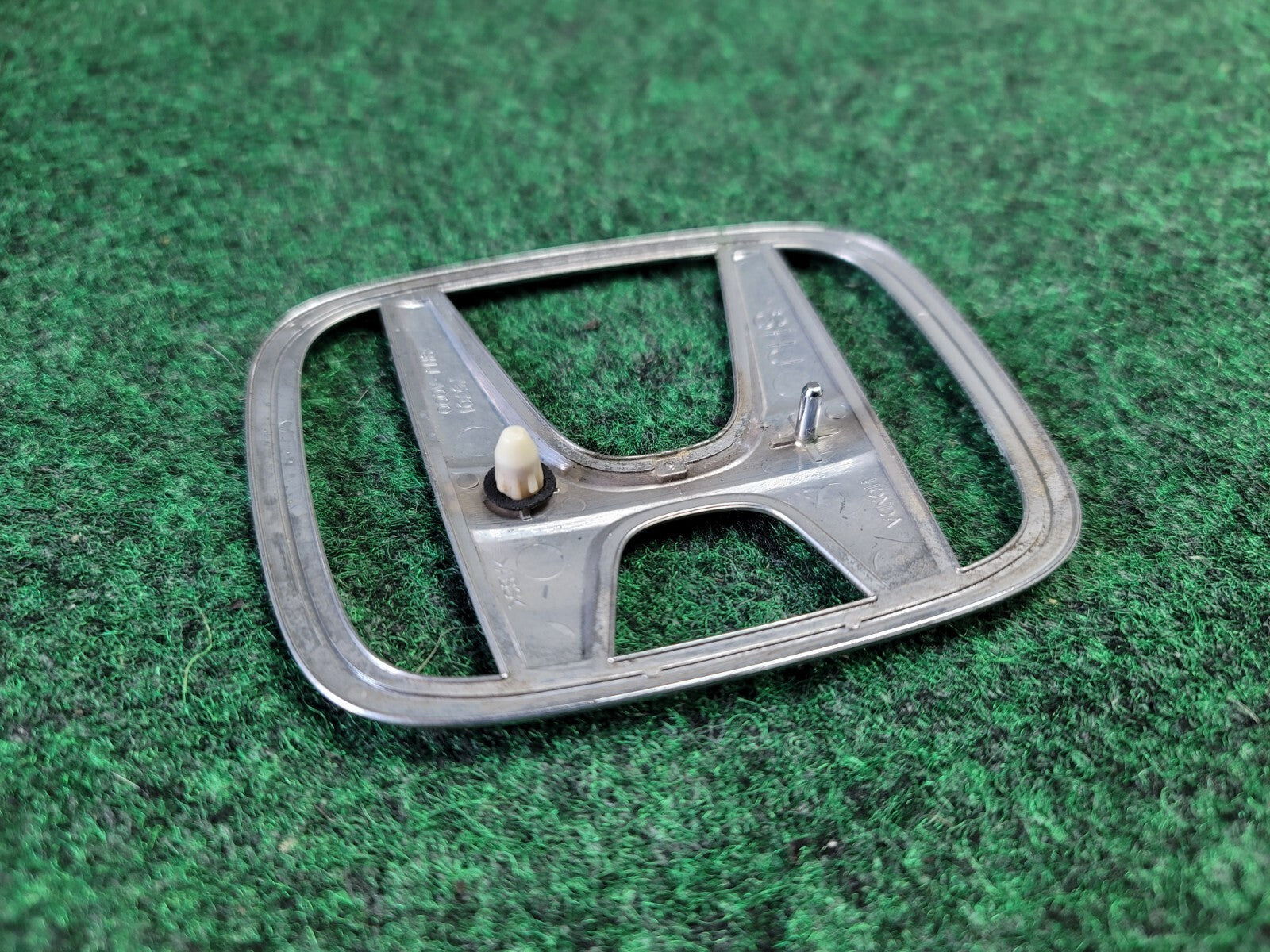 2005-2010 HONDA ODYSSEY REAR LIFTGATE EMBLEM LOGO SYMBOL 75701-SHJ-A000 OEM 1M1