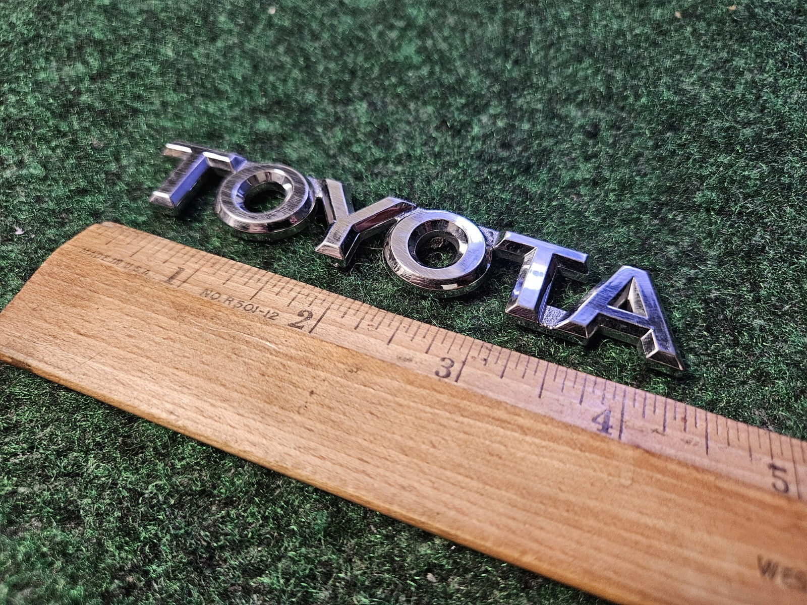 2005-2010 TOYOTA AVALON REAR LOGO BADGE SIGN SYMBOL EMBLEM 6L4