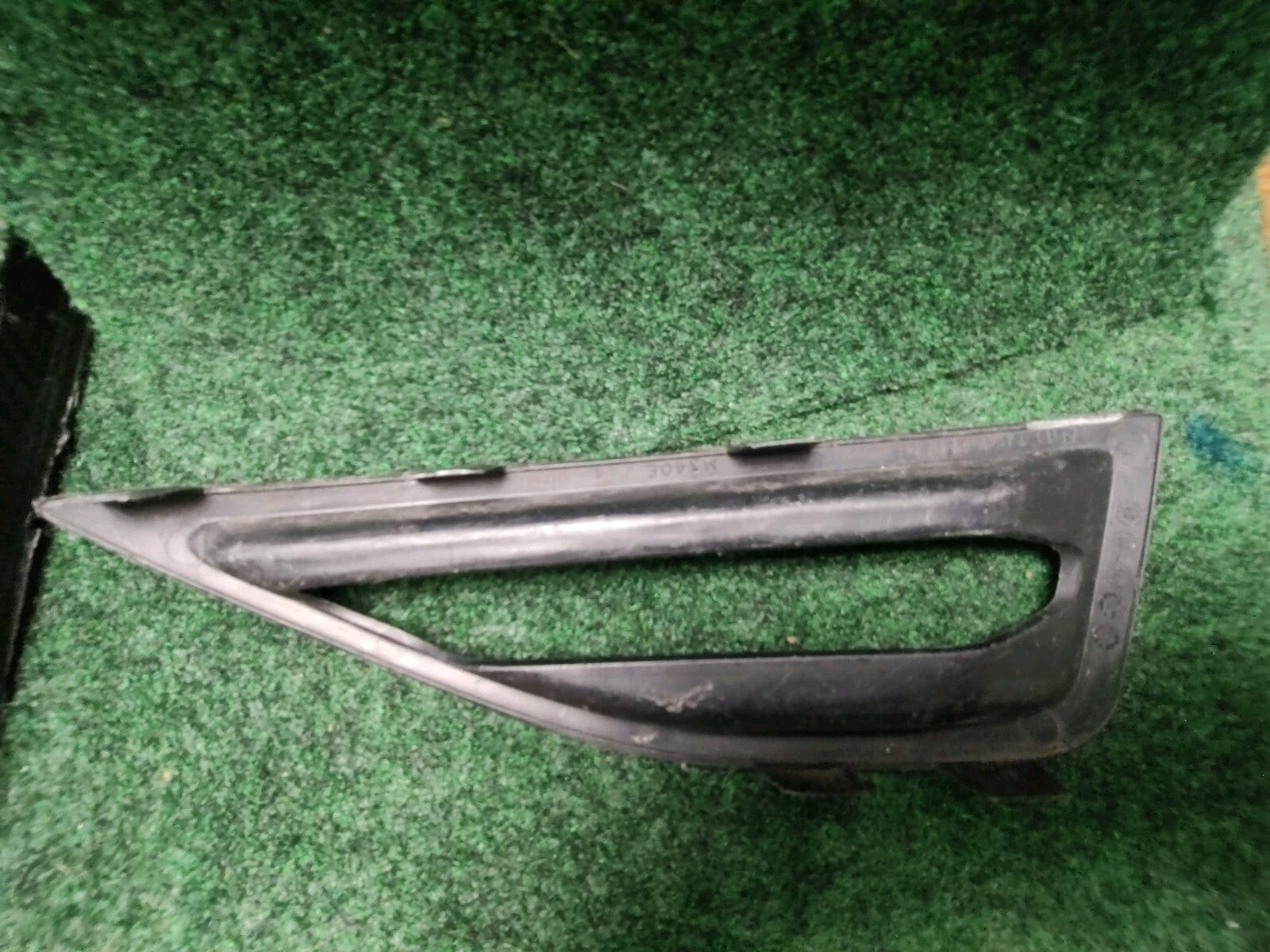 2010-2012 FORD TAURUS FRONT RIGHT SIDE BUMPER LOWER LIGHT LAMP BEZEL COVER BL5