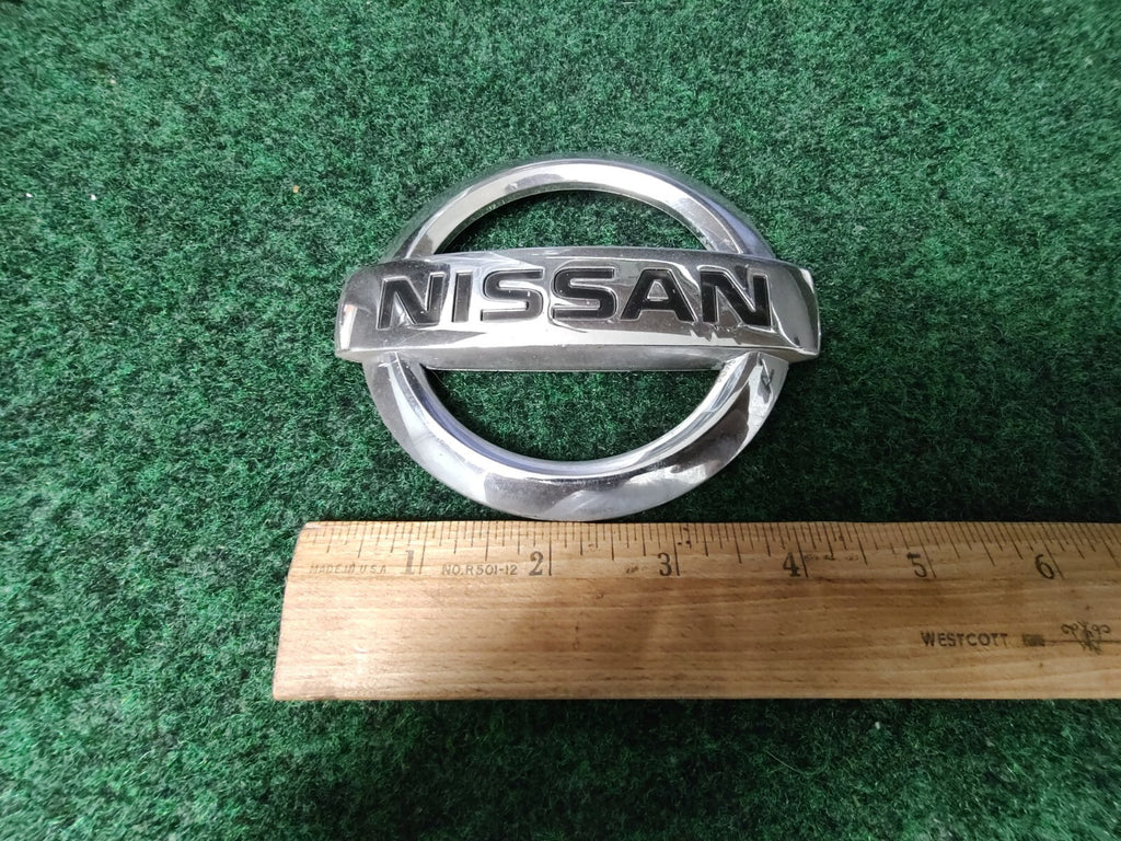 2002 2003 2004 NISSAN XTERRA FRONT CHROME EMBLEM LOGO BADGE SYMBOL OEM 7S2