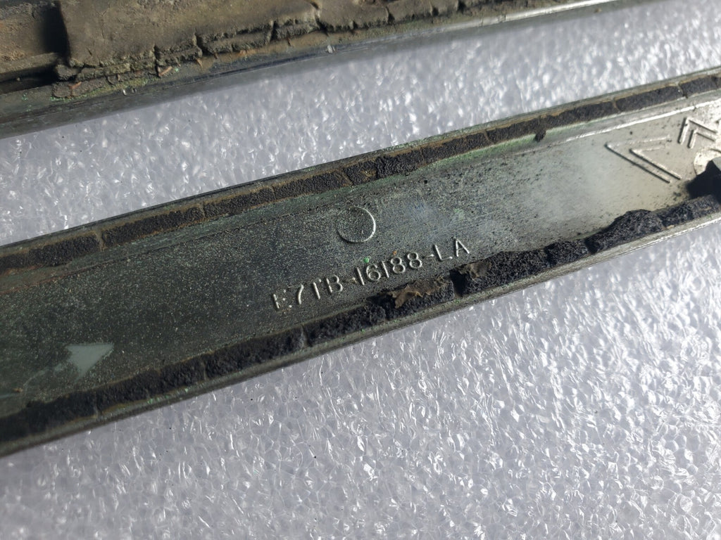 (2) 87-91 FORD CUSTOM FENDER EMBLEM LOGO TRUCK E7TB-16188-LA NAMEPLATE DECAL VNT