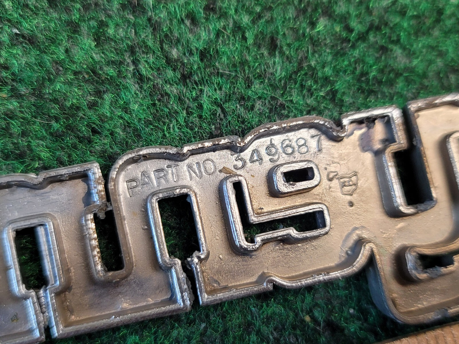 1973-1980 Chevrolet Pick Up Fender Emblem Cheyenne 349687 Metal Replacement 7L1