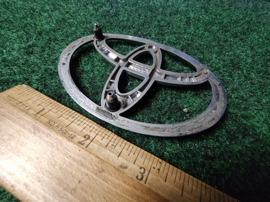 1997- 2001 Toyota Camry Rear Trunk Lid Emblem Logo 75441-33040 OEM 2M4