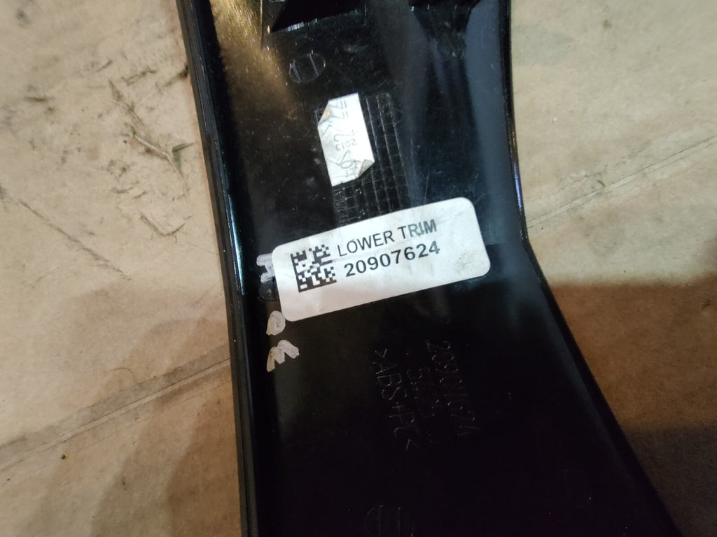 2013 -2019 CADILLAC XTS DASH PANEL LOWER TRIM BEZEL COVER PLATE OEM 20907624 CL1