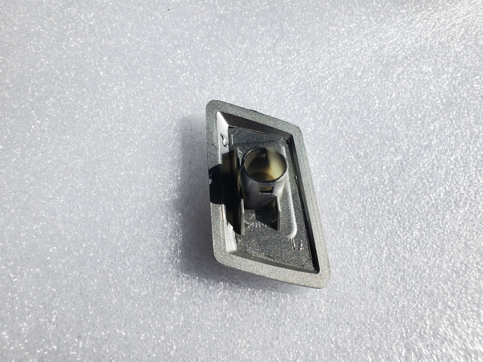 04-09 Cadillac SRX Bumper Headlight Washer Plug Cap Cover LH Driver SILVER 1L8