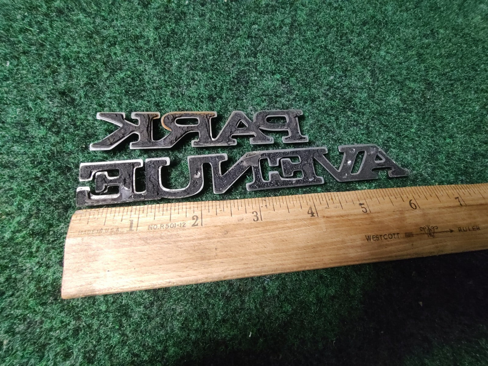 BUICK PARK AVENUE SIDE EMBLEM LOGO BADGE SYMBOL NAME PLATE BADGE USED 1S2