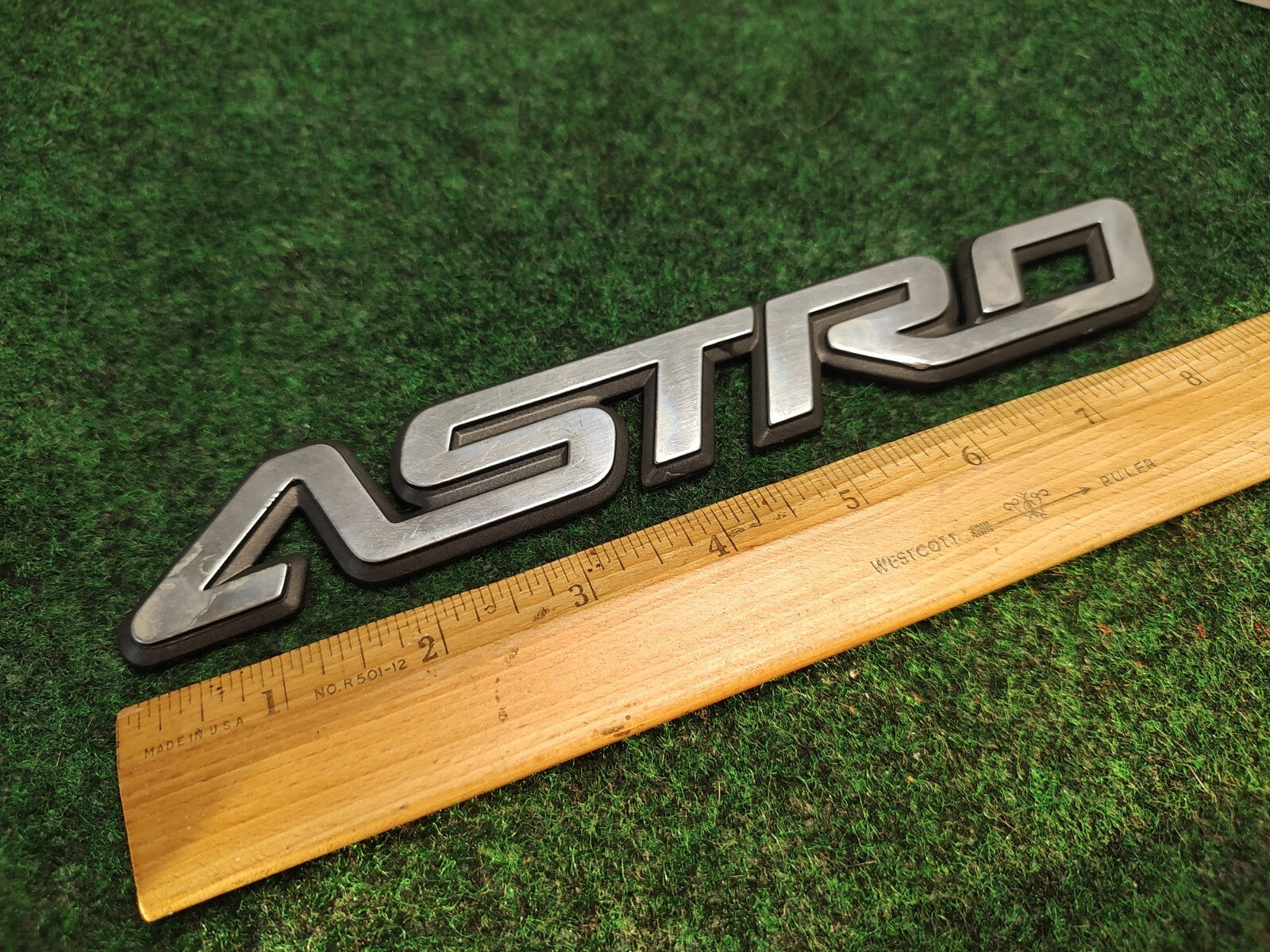 1996-2005 CHEVROLET Astro Van Rear Emblem Badge Logo Nameplate 15724741 OEM 3S2