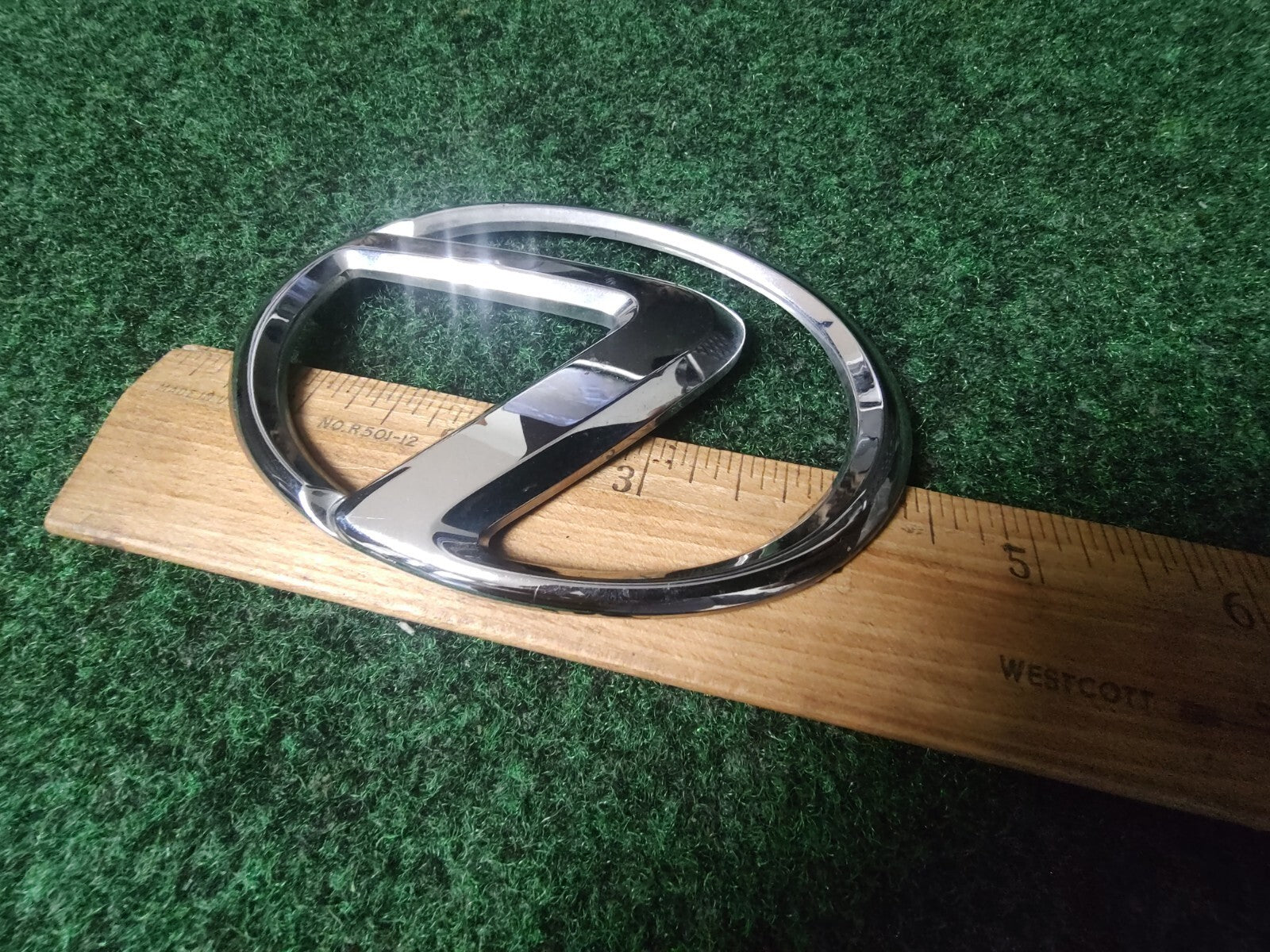 2007-2012 LS460 REAR DECK TRUNK LID EMBLEM BADGE (90975-02084) OEM 9L3
